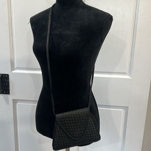 Vintage lord, and Taylor Crossbody woven pattern excellent condition